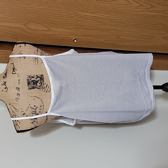 2x white and grey stripes tank top. - Picture 3 of 4